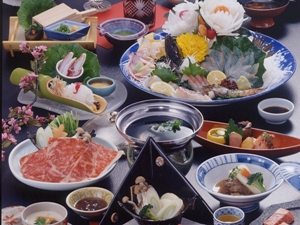 鳥取和牛と旬の味覚三昧会席。鳥取黒毛和牛のまろやかな旨味を存分にお楽しみください。