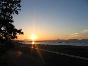 夕暮れの海岸（当館目の前）