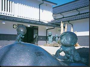 話題の妖怪の街へ、いざ出発！沢山の妖怪達がお出迎え？