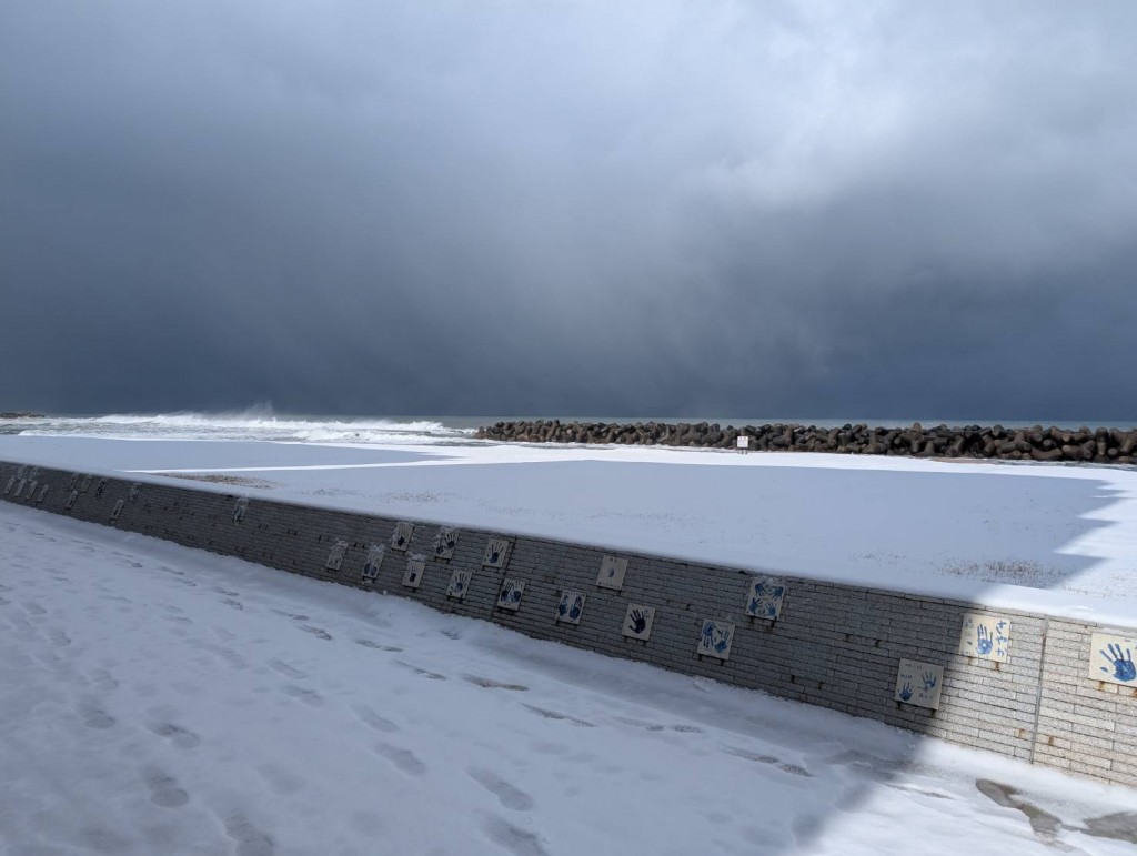 皆生海岸も雪化粧をまといました